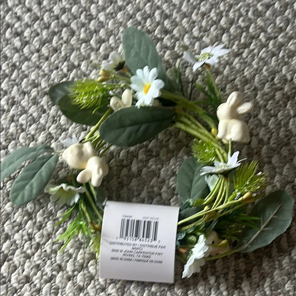 Ashland Green and White Floral Garland